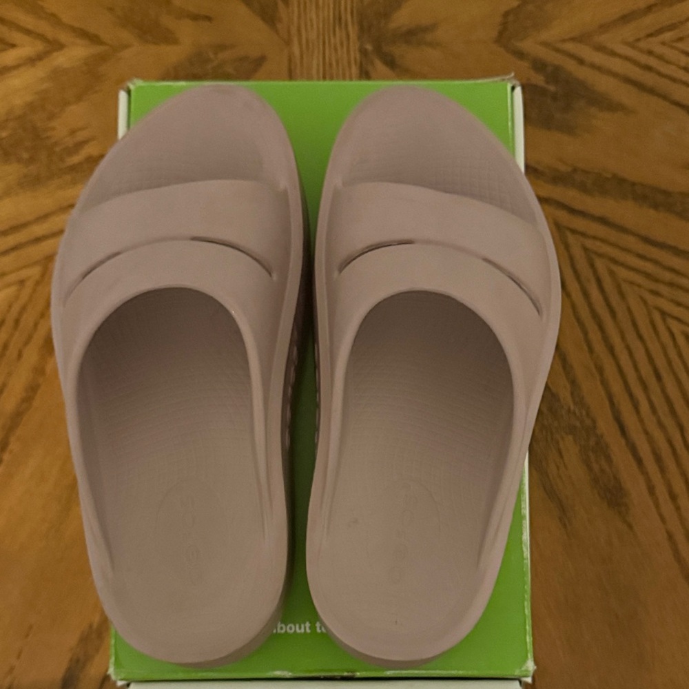 OOFOS Women's Oomega Recovery slides size 7 - Picture 2 of 5